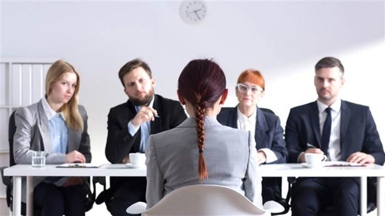 Empresas deixam de exigir inglês no currículo para favorecer inclusão