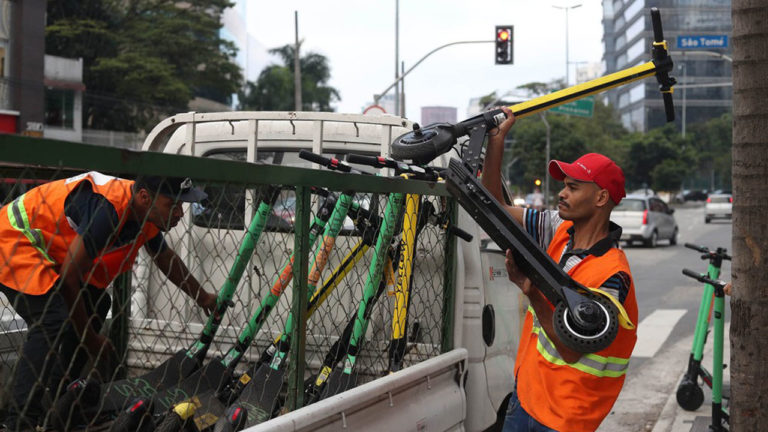 Prefeitura de São Paulo apreende mais de 500 patinetes elétricos no primeiro dia de fiscalização