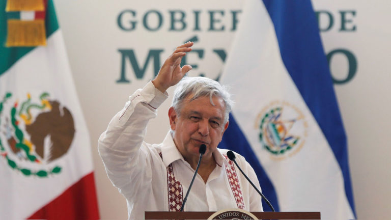 Presidente do México diz que se dependesse dele, se livraria do exército no país