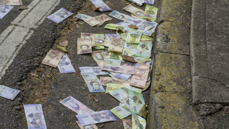 Salário mínimo na Venezuela atinge menor valor histórico