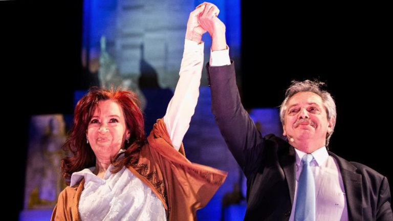 Fernández e Kirchner vencem Macri e Argentina segue na esquerda