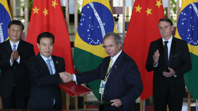 Paulo Guedes negocia acordo de livre comércio com China