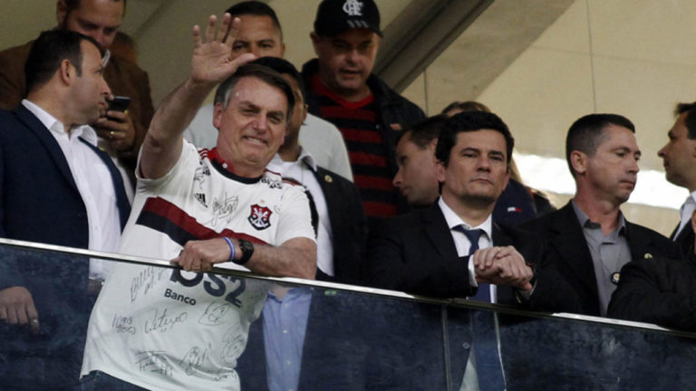 A facada do Adélio foi pela frente