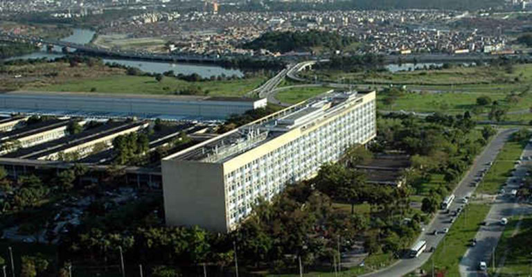 UFRJ diz que aulas e atividades presenciais só retornam após vacina ou remédio contra o vírus chinês