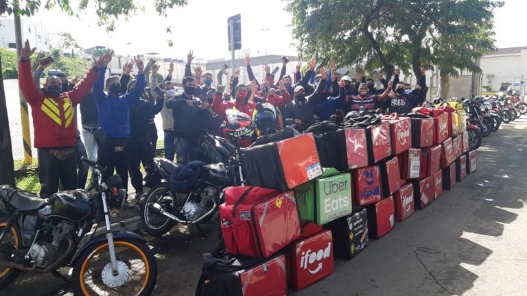 Entregadores de aplicativo fazem protesto por melhores condições de trabalho