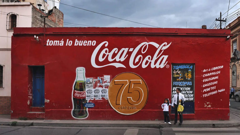 Coca-Cola vai fechar escritório na Argentina e mudar administração para o Brasil