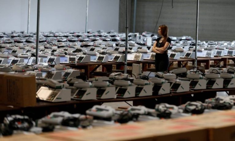 Eleitor que não usar máscara na votação poderá ser retirado à força, decide TSE