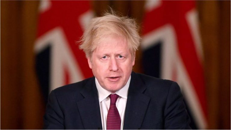 Nova variante do vírus chinês leva governo britânico a impor lockdown durante Natal