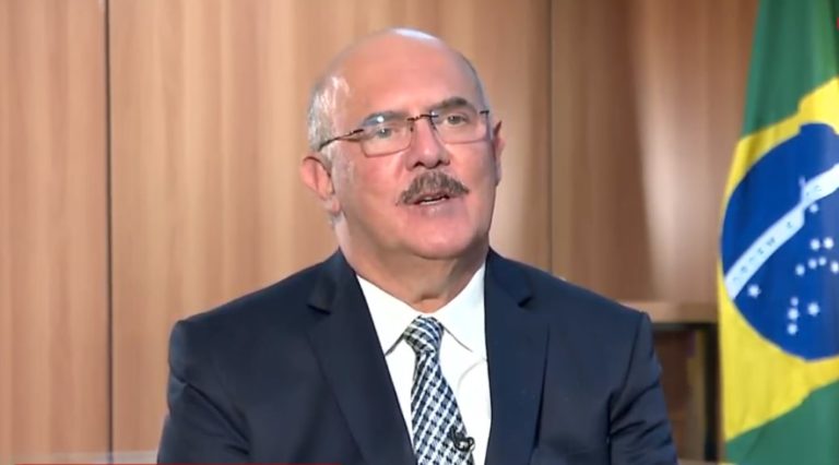 Ministro da Educação anuncia volta às aulas presenciais nas universidades para 1º de março