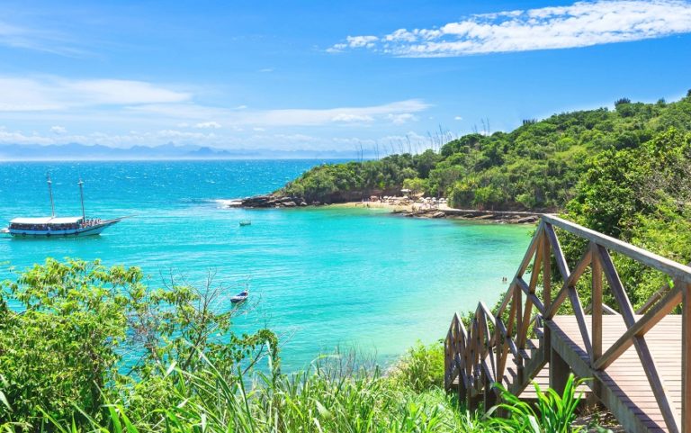 Justiça dá 72 horas para turistas deixarem a cidade de Búzios (RJ)