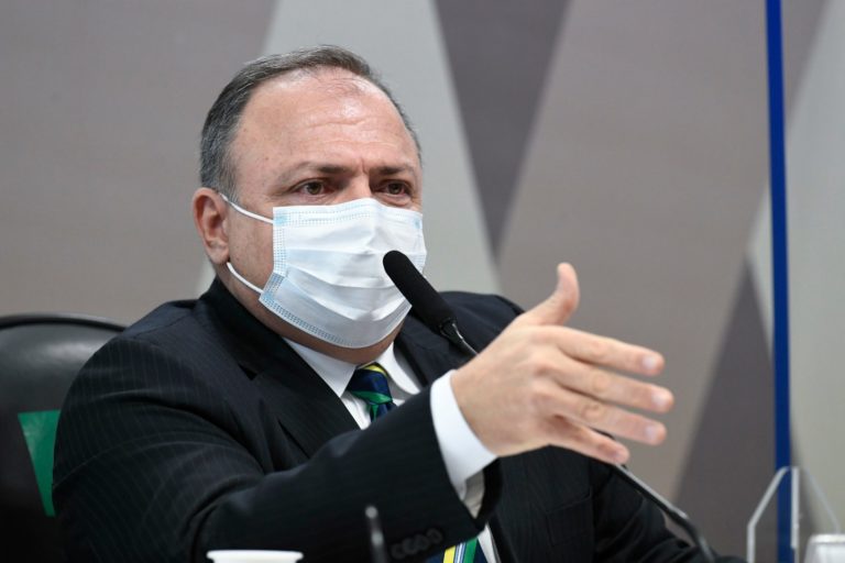 Pazuello diz que Brasil é soberano e não está obrigado a seguir orientações da OMS