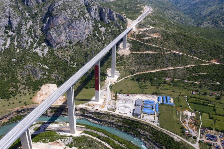Montenegro constrói rodovia de US$ 1 bilhão que não leva a lugar nenhum e pode quebrar o país