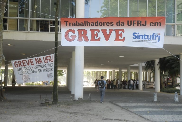 Universidades federais gastam quase 90% das verbas em salários
