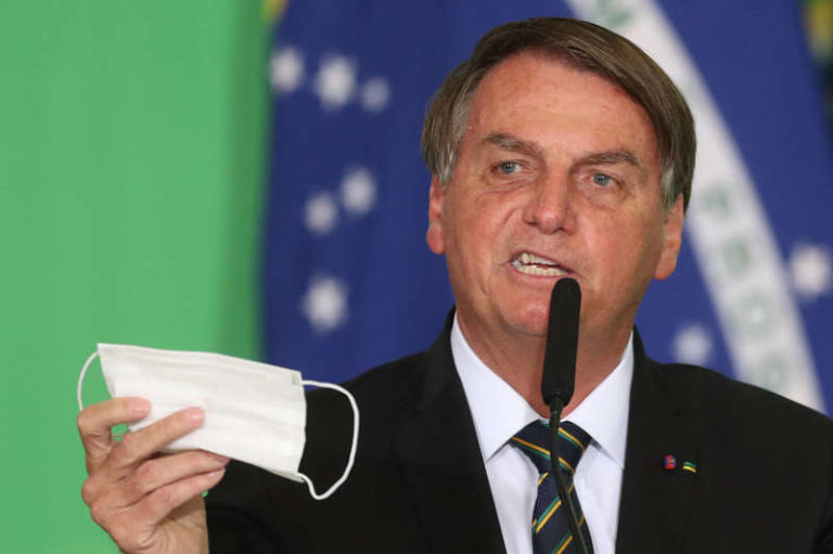 Bolsonaro pede parecer para desobrigar uso de máscara a vacinados e quem já foi infectado