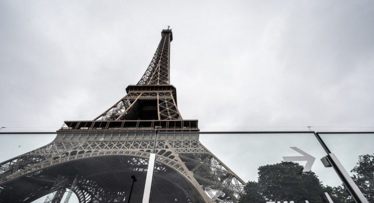 França libera entrada de turistas brasileiros totalmente vacinados, exceto com CoronaVac