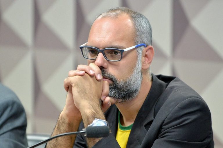 Moraes manda prender preventivamente Allan dos Santos