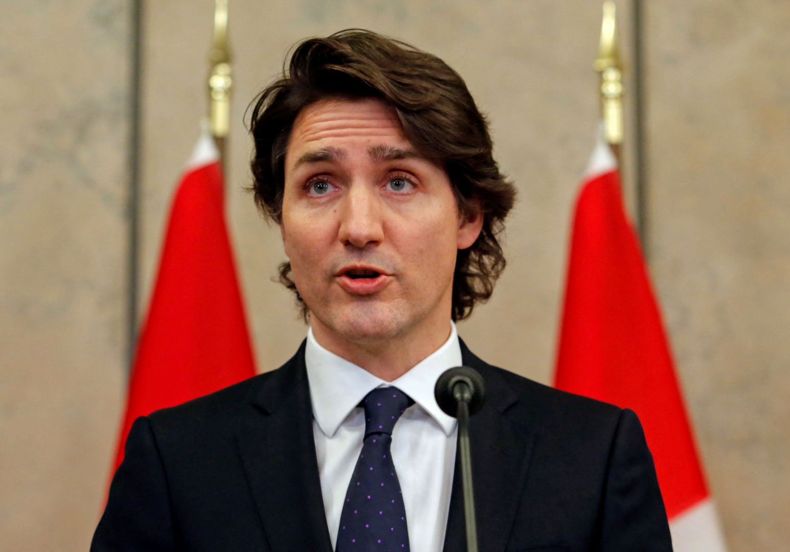 Trudeau assina medida que suprime direitos civis 