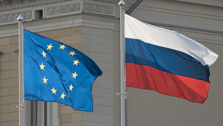 UE vai aplicar sanções à Rússia por reconhecimento de regiões separatistas