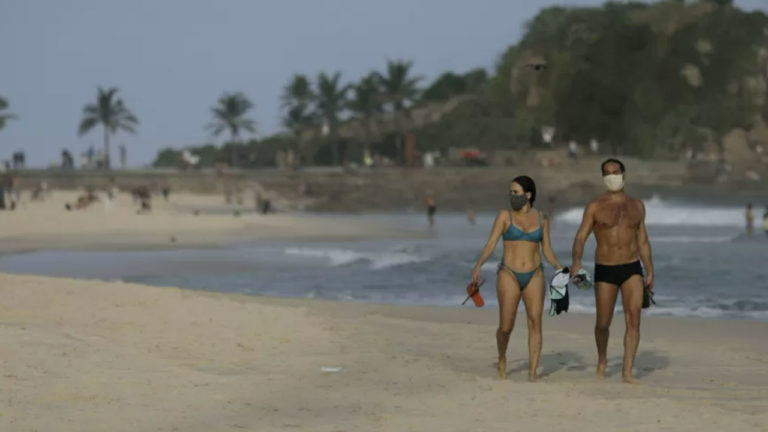 Rio decide acabar com obrigatoriedade de máscaras em locais fechados