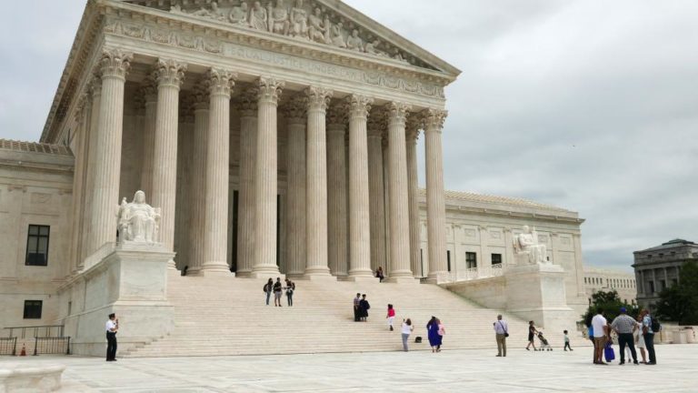 Aborto deve sofrer revés nos EUA, revela documento da Suprema Corte