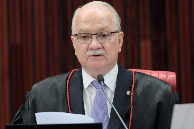 Fachin reage a pressão do governo e abre processo no TSE sobre fiscalização da eleição