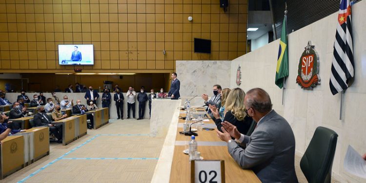 YouTube alega ‘informações médicas incorretas’ e suspende canal da Alesp