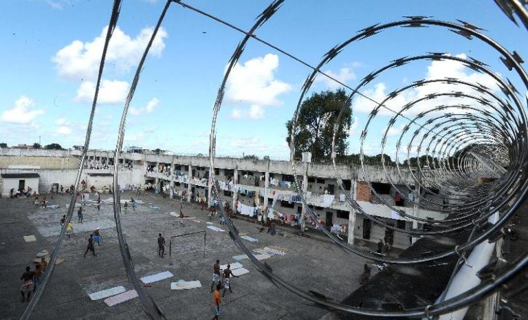 Câmara aprova projeto que acaba com a saída temporária de presos
