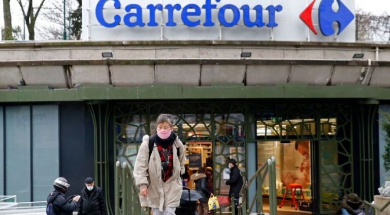 Carrefour vai congelar preços de 100 produtos na França para combater inflação