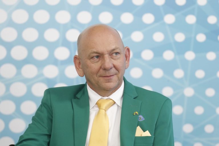 Luciano Hang tem perfis retidos no Twitter, Instagram, YouTube e TikTok