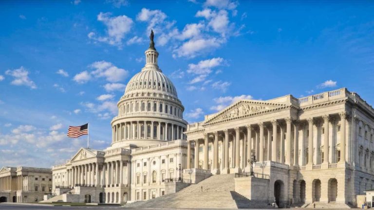 Senado dos EUA aprova ambicioso plano de Biden para o clima e saúde