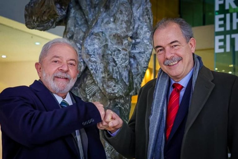 Lula anuncia Mercadante no BNDES e diz que privatizações acabaram no país