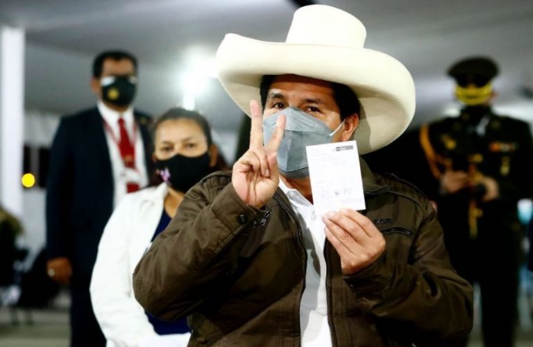 Pedro Castillo tem ‘apagão’ e esquece golpe de Estado