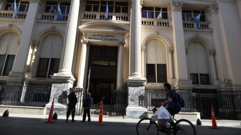 Metais valem nove vezes mais que valor de face nas moedas argentinas