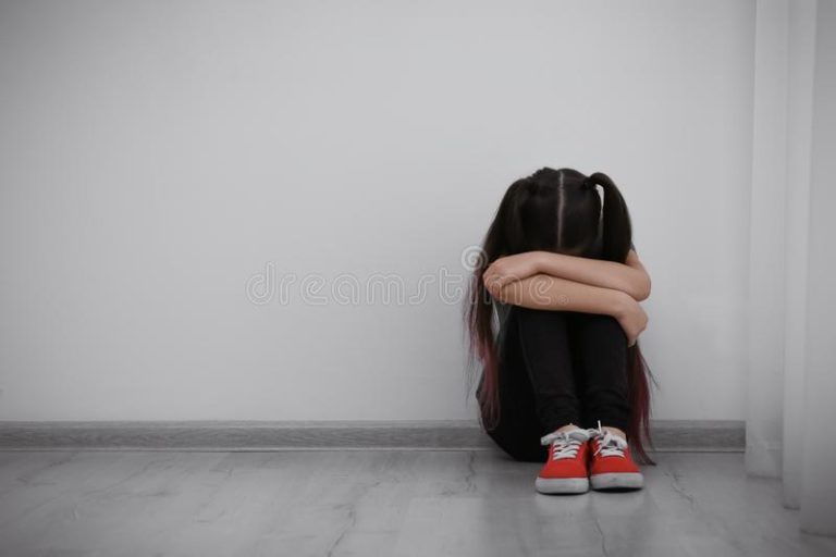 Estudo sobre disforia de gênero de início rápido e a tendência trans em adolescentes