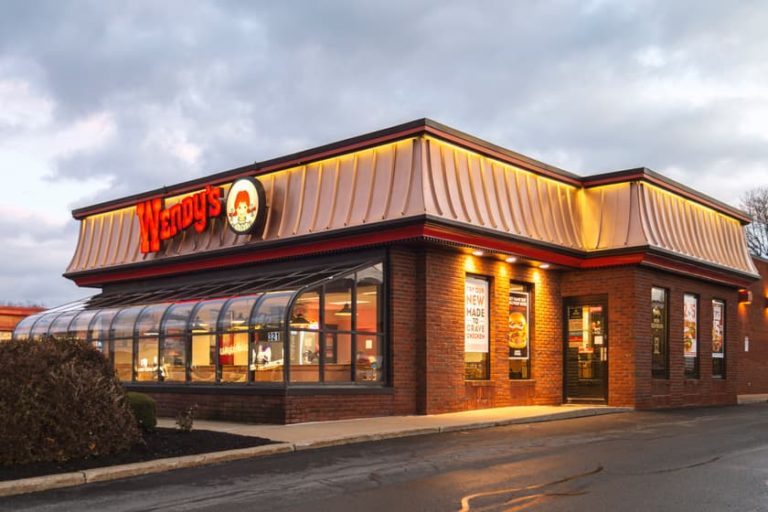 Wendy’s começará a substituir atendentes de drive-thru por chatbots de IA