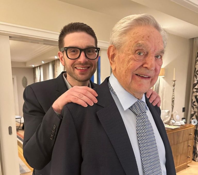 Magnata George Soros entregou império a seu filho Alexander, diz imprensa dos EUA