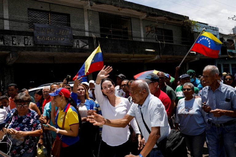 Maduro segue modelo de Ortega e inabilita candidatos opositores