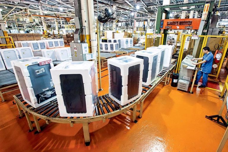 Produção da indústria brasileira patina e tem quedas intensas