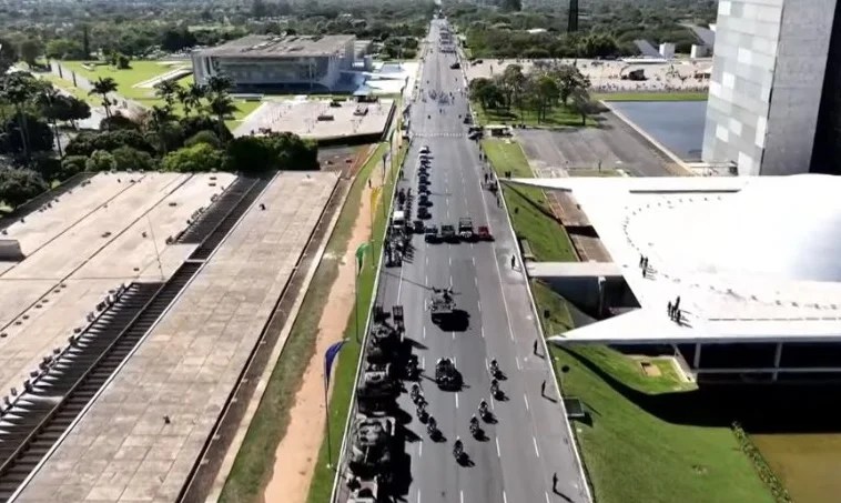 Ambulantes relatam prejuízo no 7 de setembro: ‘Trouxe mil chaveiros, vendi 20’