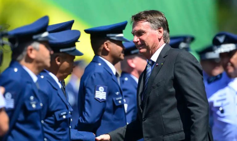 Livro revela que STF consultou cúpula militar antes de avançar contra Bolsonaro