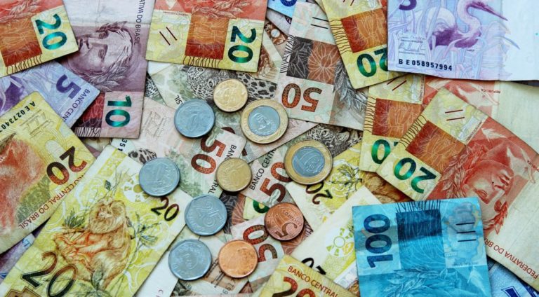 Impostos pagos por brasileiros chegará a recorde de R$ 3 trilhões, diz associação