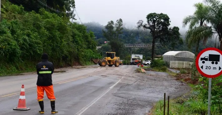 Governo calcula em R$ 1 bilhão custo de reconstrução de estradas federais do RS