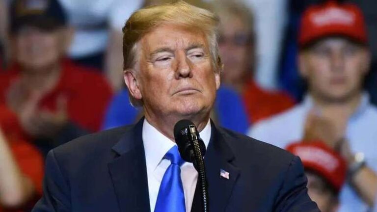 Trump exige desculpas de Harvard e bloqueia bilhões em recursos federais