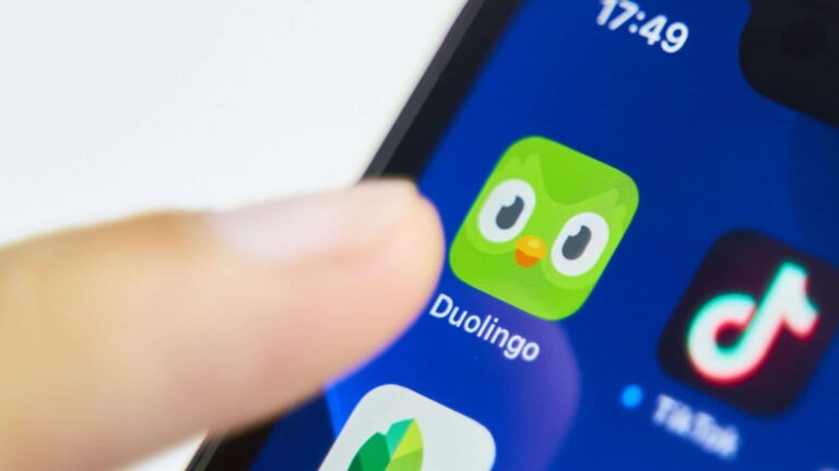 Duolingo inicia transição para modelo “AI-first” e substitui trabalho terceirizado por inteligência artificial