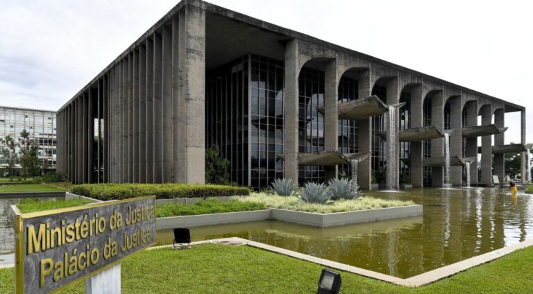 Brasil diz aos EUA não classificar PCC e CV como organizações terroristas