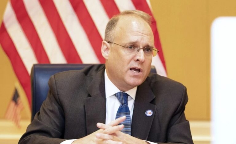 Ex-servidor do Tesouro dos EUA: “Dinheiro sujo financiou o Brasil”