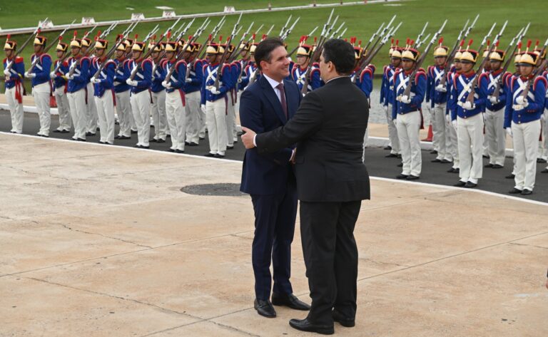 Congresso aprova aumento para servidores do Senado e da Câmara e abre brecha para pagamentos acima do teto