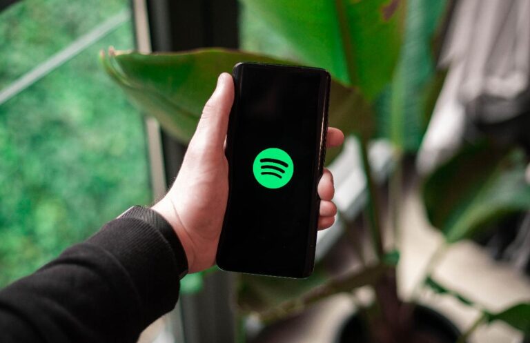 Fim do código manual: melhores engenheiros do Spotify não programam desde dezembro